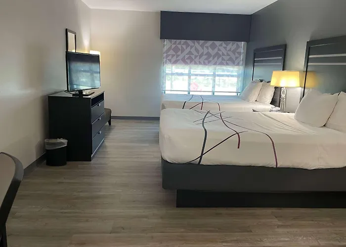 La Quinta Inn & Suites By Wyndham Tulsa Midtown